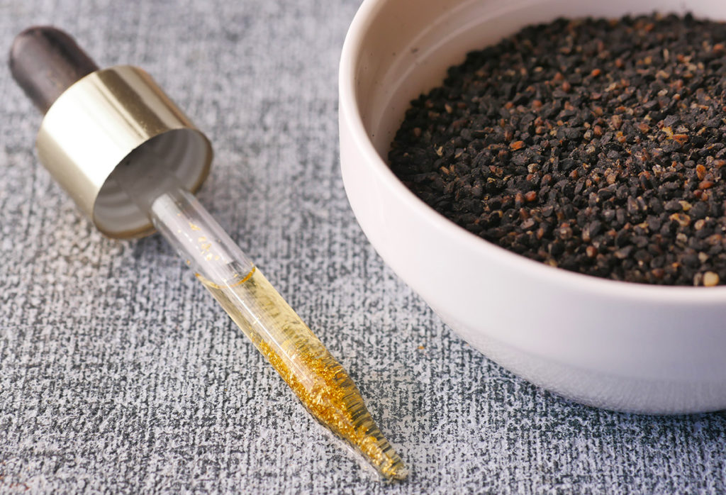 Huile de nigelle pour la barbe : bienfaits