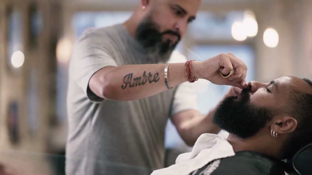 épilation au fil de la barbe