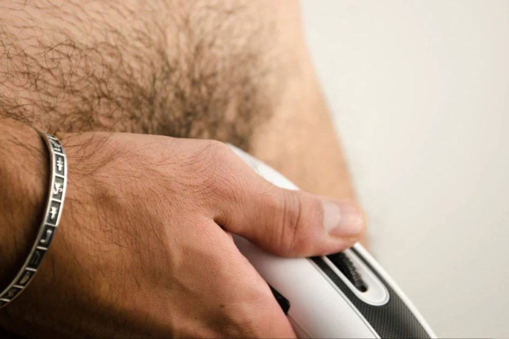 Se raser le pubis pour les hommes