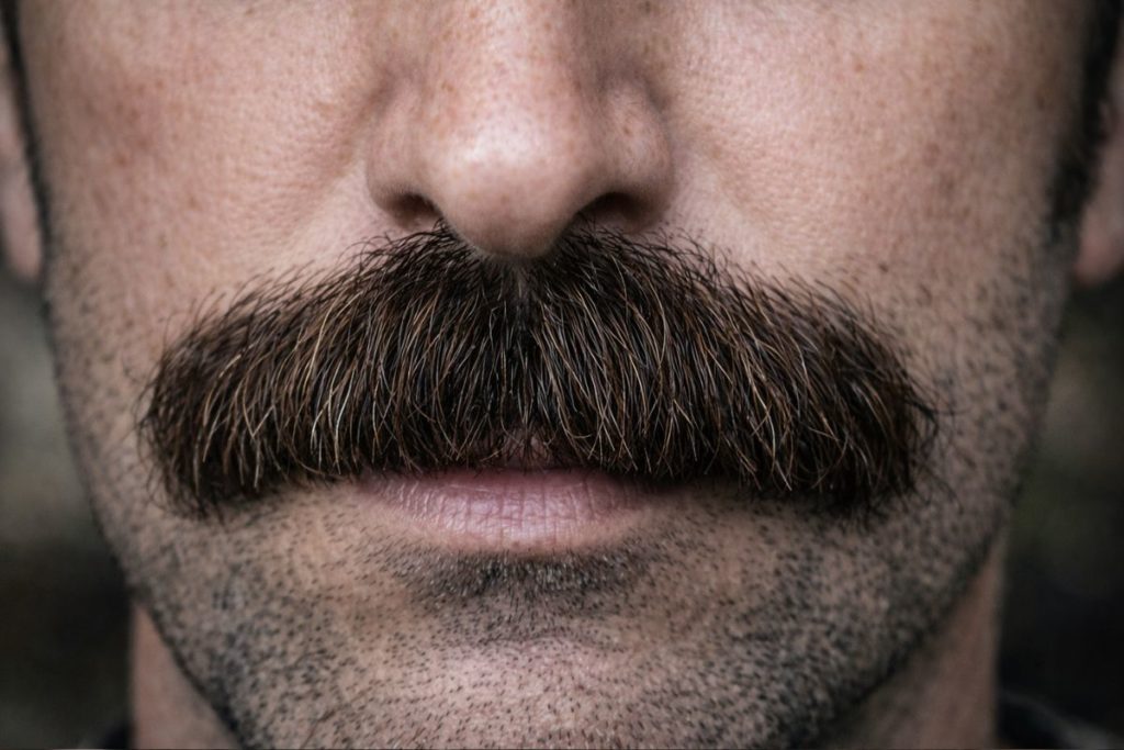 Les différents styles de moustache : laquelle pour votre visage ? 1 Moustache Chevron