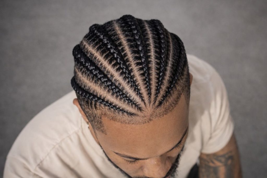 Les différentes coupes afro pour homme pour un style net 5 les cornrows