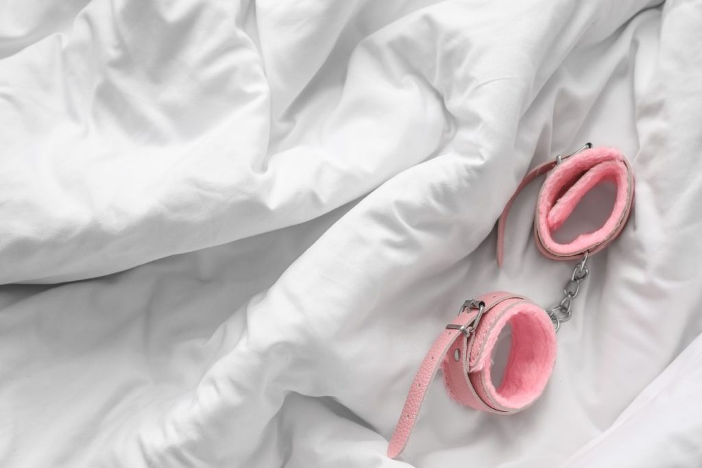 Comment parler de sextoys et de plaisir sans malaise dans le couple ? 2 sextoy couple 1