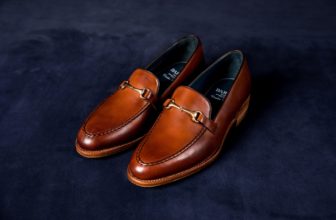 Mocassins homme : comment adopter un style chic et rétro ?