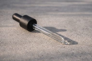 Peut-on associer de la niacinamide et de l’acide glycolique ?