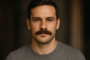 Moustache chevron : style années 80 et entretien