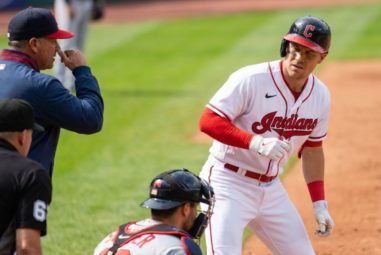 Comment, au baseball, un joueur déchiffre les signaux de son entraîneur ?