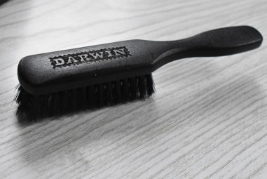 Comment nettoyer sa brosse à barbe en poils de sanglier ?