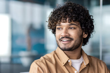 Comment faire friser et boucler ses cheveux naturellement ?