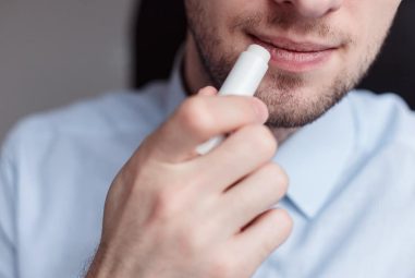 Lèvres gercées : comment prendre soin de ses lèvres cet hiver ?
