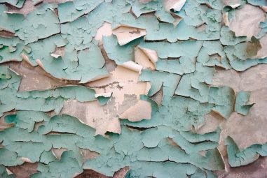 Peau qui pèle : que faire contre la desquamation ?