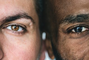 Poches sous les yeux : comment les atténuer ?