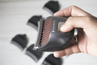 Se couper les cheveux soi meme avec la tondeuse Remington HC4250 Quick cut