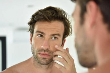 Peau grasse chez l’homme : quels gestes adopter ?